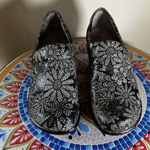 Jambu Moro Womens 6.5 Black Cream Floral Leather Comfort Slip-On Clogs